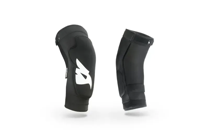 Bluegrass Solid D3O Mountain Bike Knee Pads in Black-1