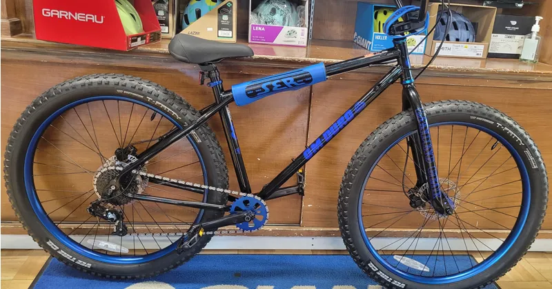 OM-DURO XL 27.5+ BLACK SPARKLE - Discounted for Minor Scratches