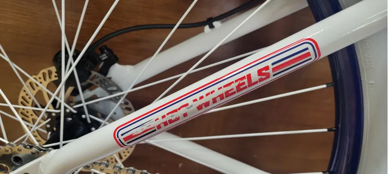 Hotwheels Monster Ripper 29+ Icy White Limited Edition - Blemished-4